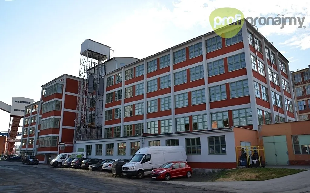 Pronájem skladového prostoru 100 m²